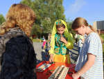 Городская библиотека на празднике двора